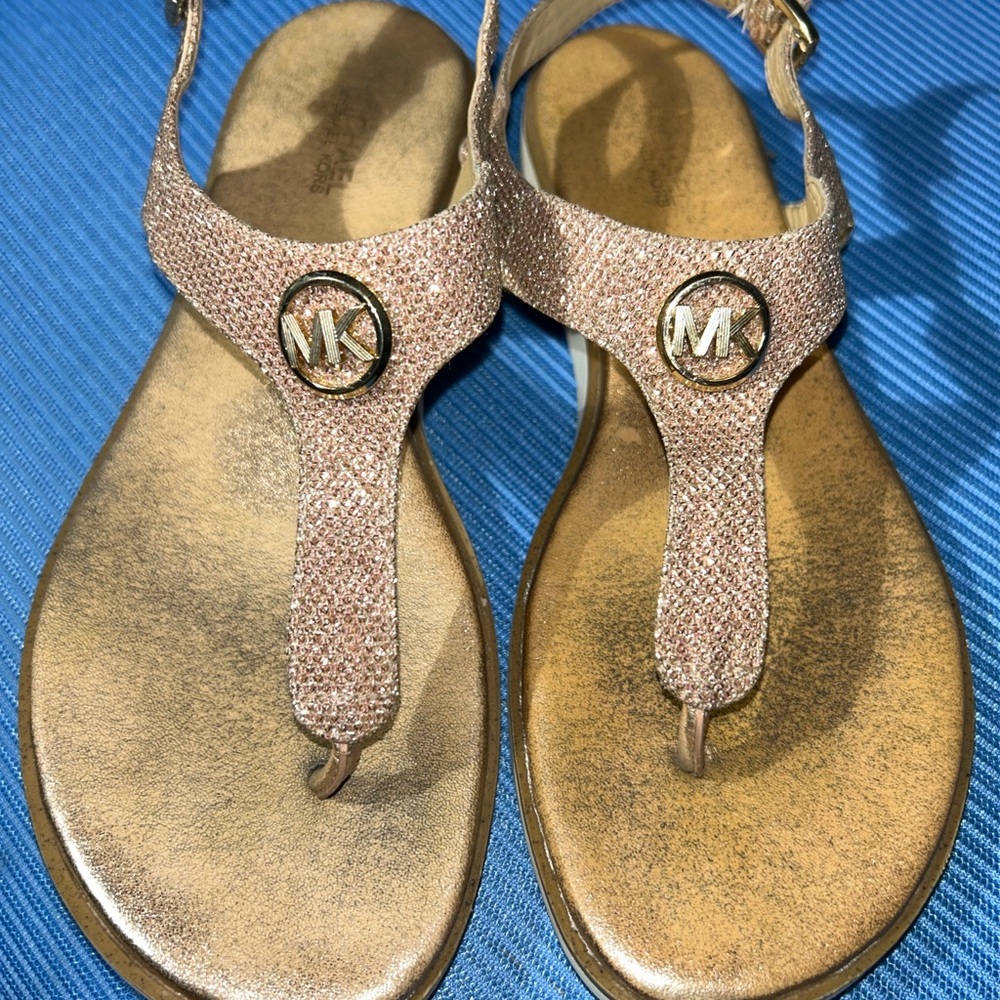 Michael Kors Rose Gold Glitter T-Strap Flat Sandals Size 7.5